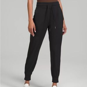 Lululemon on the fly joggers woven full length